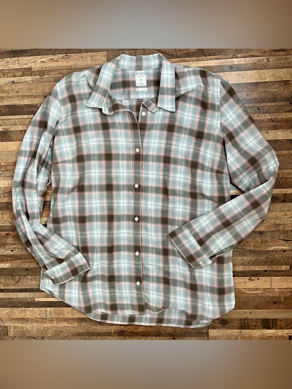 Gap The Fitted Boyfriend Plaid Button Down Shirt Gray Sz XL - Picture 15 of 16